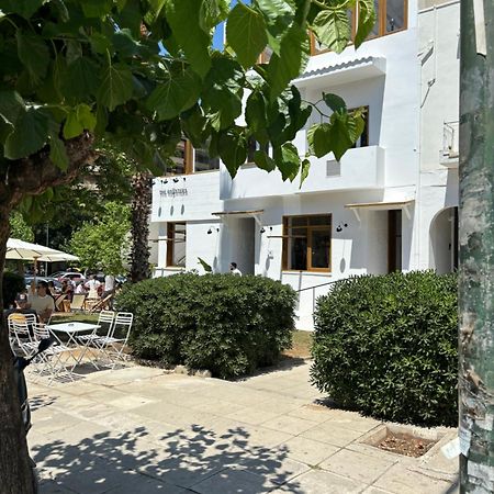 Chic Comfort: Where Cozy Meets Professional Athens Exterior photo
