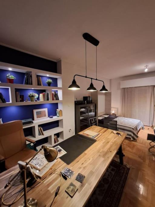 Chic Comfort: Where Cozy Meets Professional Athens Exterior photo