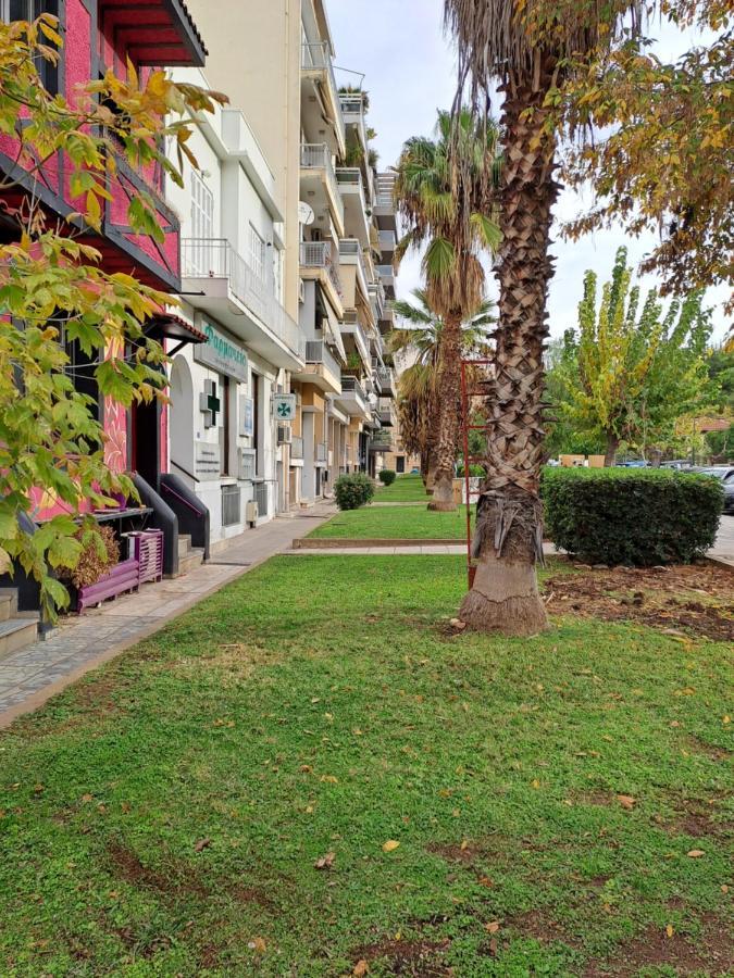 Chic Comfort: Where Cozy Meets Professional Athens Exterior photo